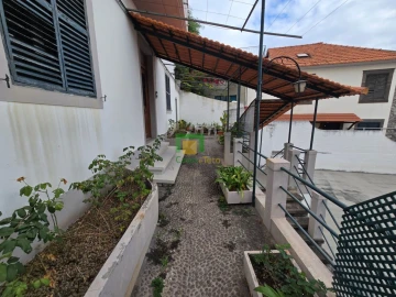 Moradia T4 para Venda em Funchal (Santa Maria Maior)