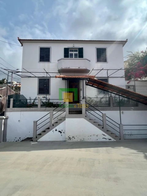 Moradia T4 para Venda em Funchal (Santa Maria Maior)