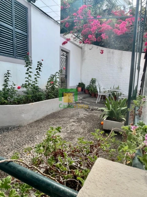 Moradia T4 para Venda em Funchal (Santa Maria Maior)