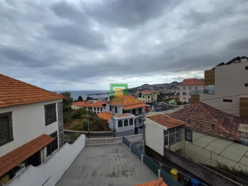 Moradia T4 para Venda em Funchal (Santa Maria Maior)