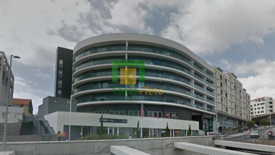 Garagem para Arrendamento em Funchal (Santa Luzia)