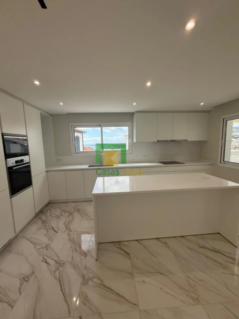 Moradia T3 para Venda em Funchal (Santa Maria Maior)