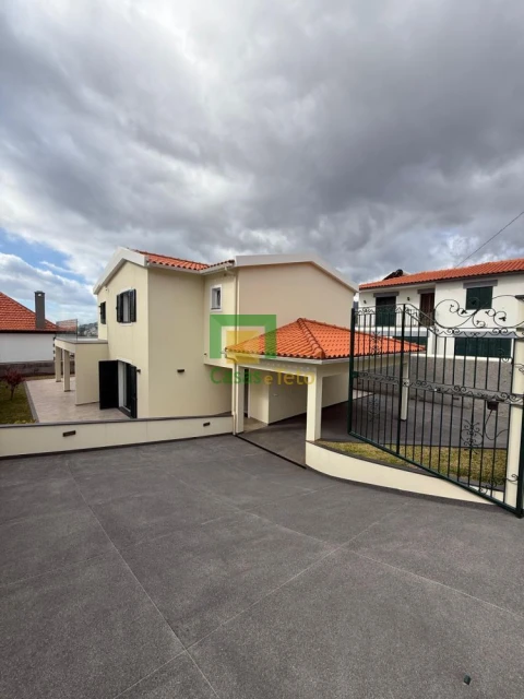 Moradia T3 para Venda em Funchal (Santa Maria Maior)