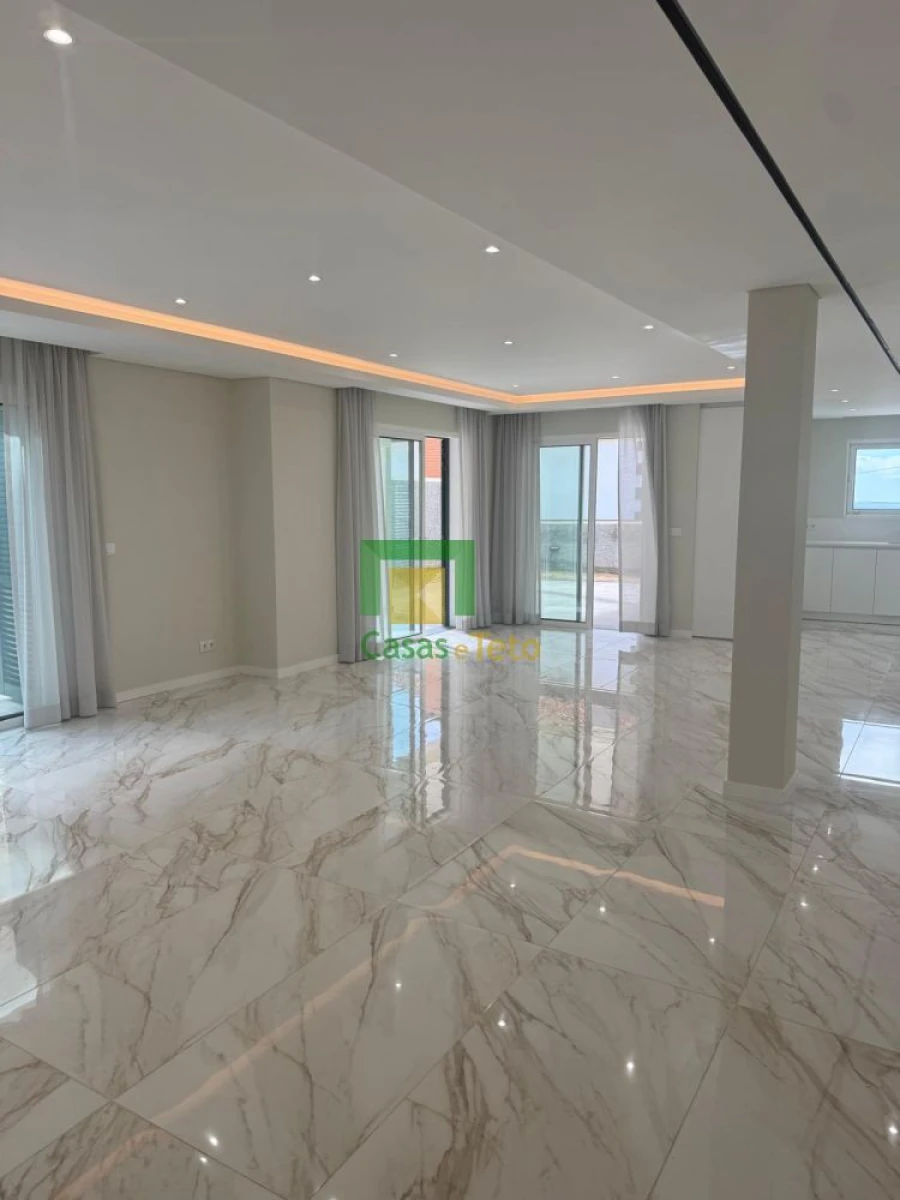 Moradia T3 para Venda em Funchal (Santa Maria Maior) Foto 10