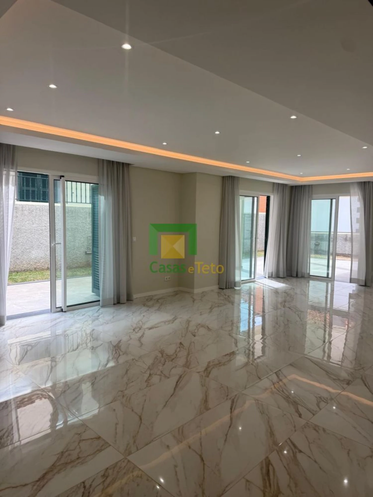 Moradia T3 para Venda em Funchal (Santa Maria Maior) Foto 9