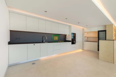 Moradia T2 para Venda em Funchal (Santa Maria Maior)