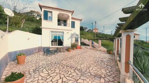 Moradia T4 para Venda em Arco da Calheta