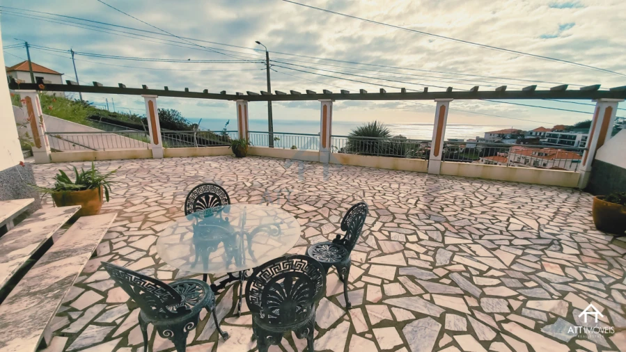 Moradia T4 para Venda em Arco da Calheta Foto 11