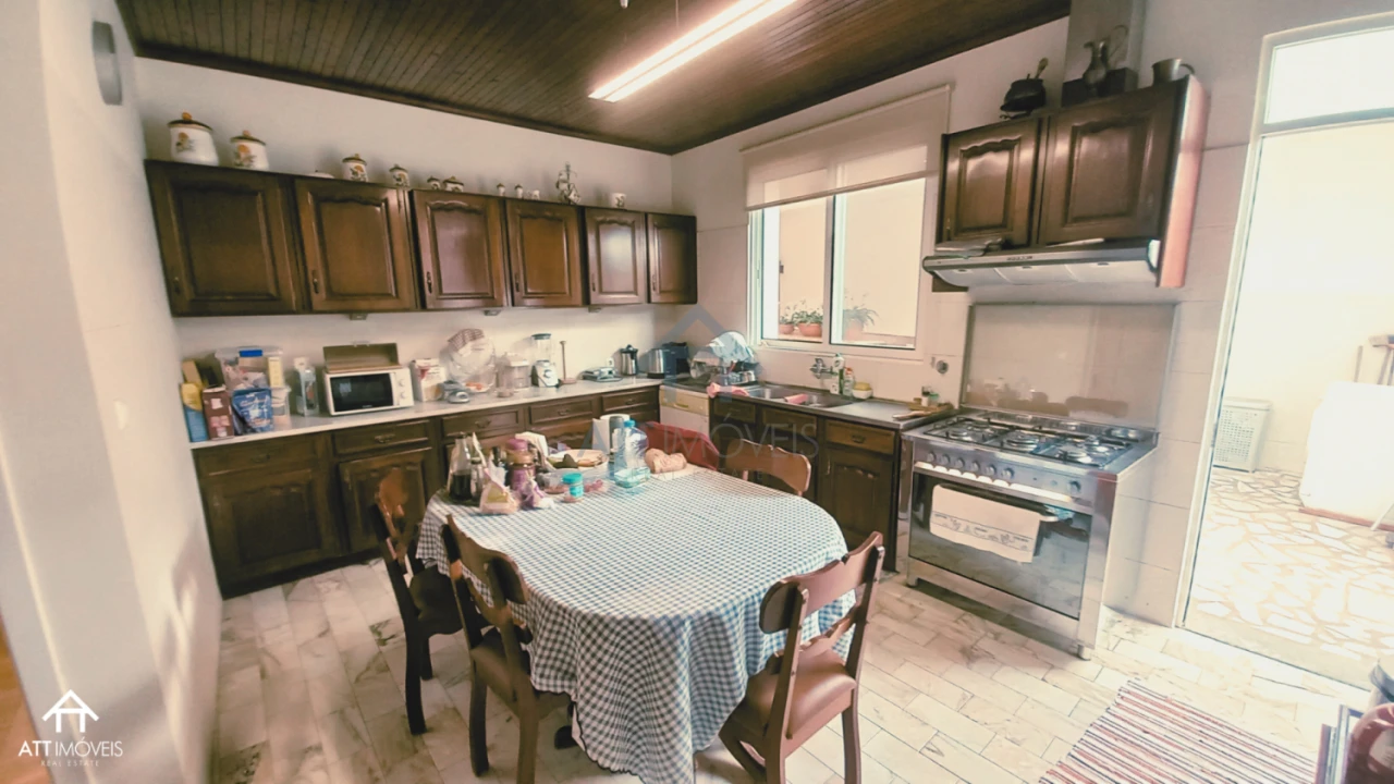 Moradia T4 para Venda em Arco da Calheta Foto 2