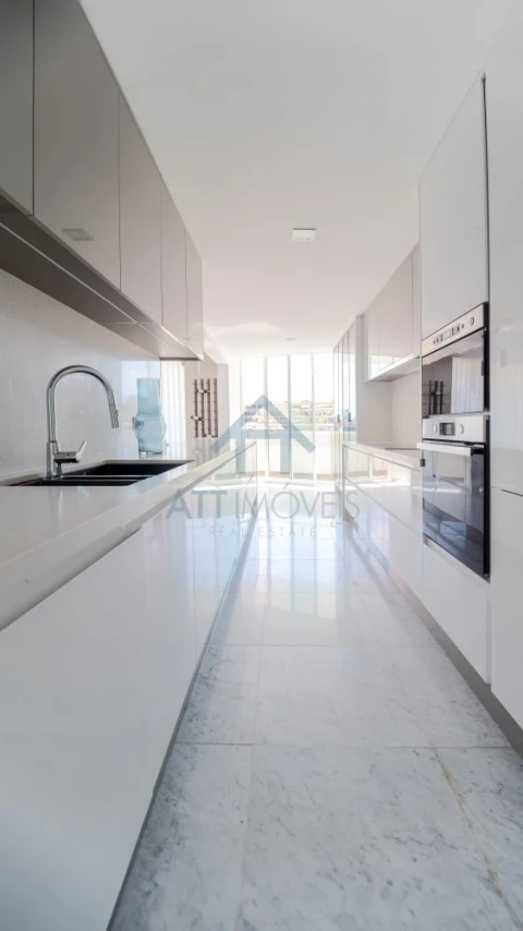 Apartamento T4 para Venda em Funchal (Se)