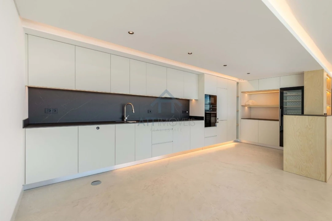 Moradia T3 para Venda em Funchal (Santa Maria Maior) Foto 8