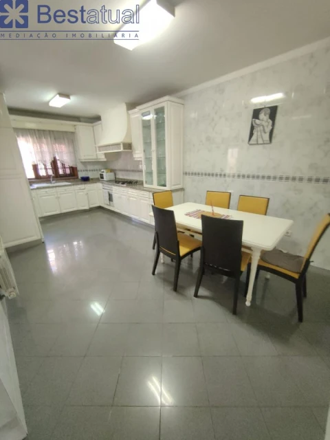 Moradia T4 para Venda em Vila Nova de Famalicão e Calendário