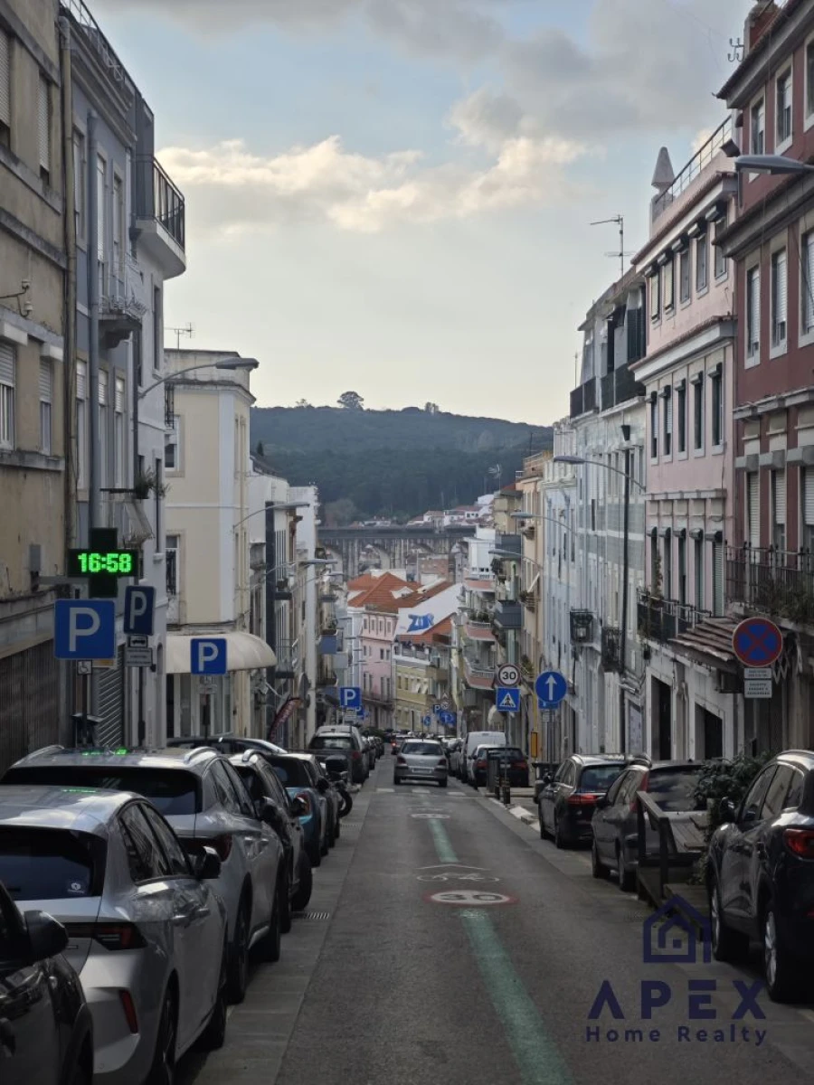 Loja para Venda em Campolide Foto 9