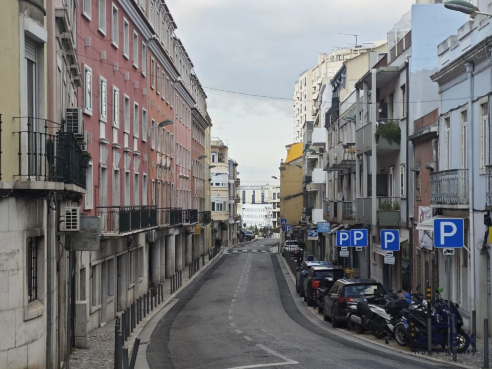 Loja para Venda em Campolide Foto 8