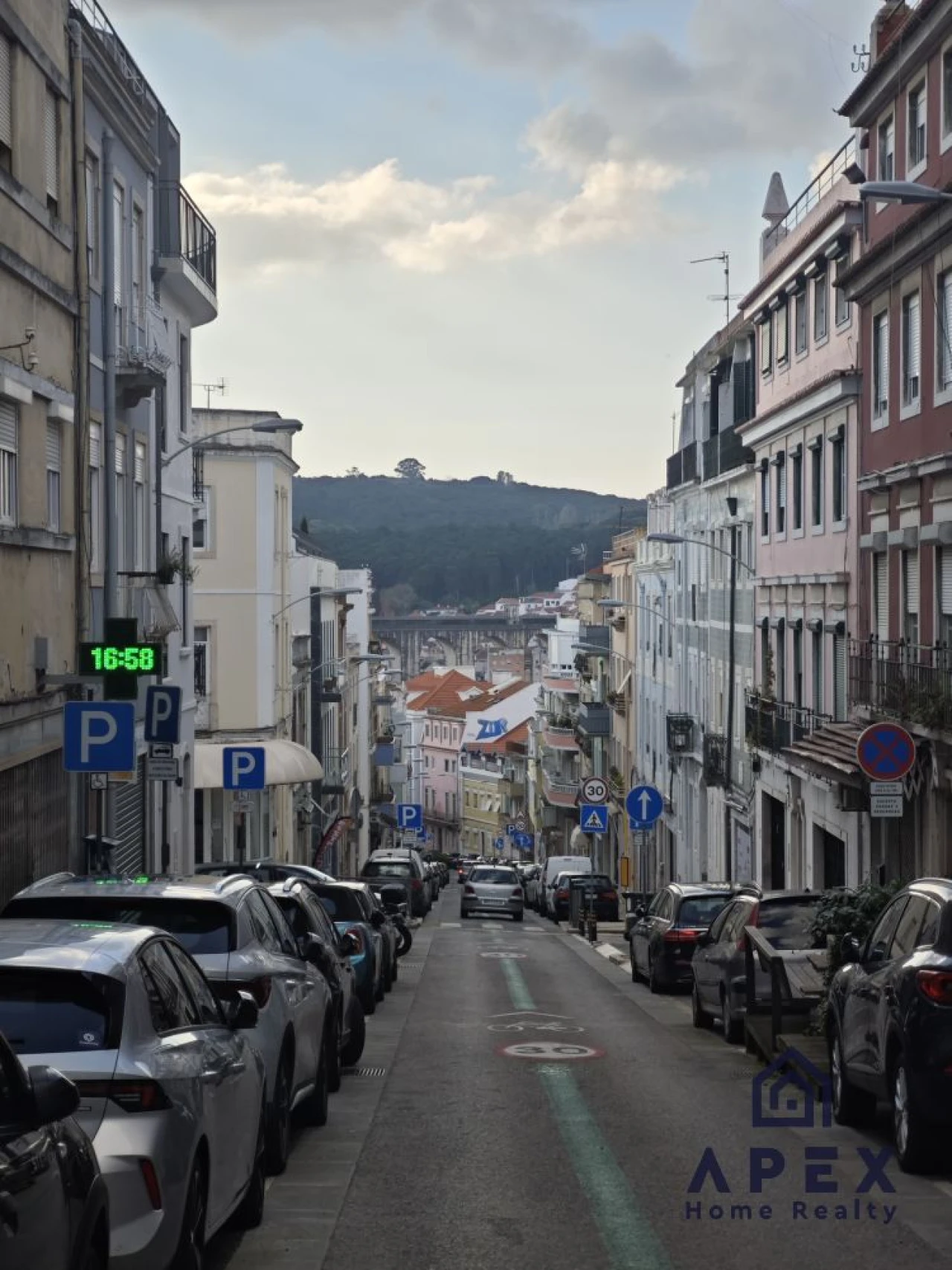 Loja para Venda em Campolide Foto 9