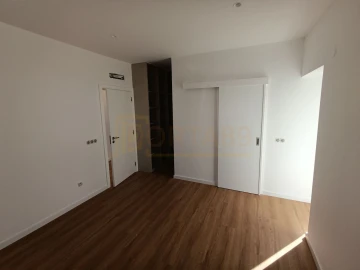 Moradia T3 para Venda em Serra D'El-Rei