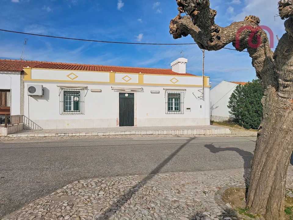 Moradia T2 para Venda em Orada Foto 4