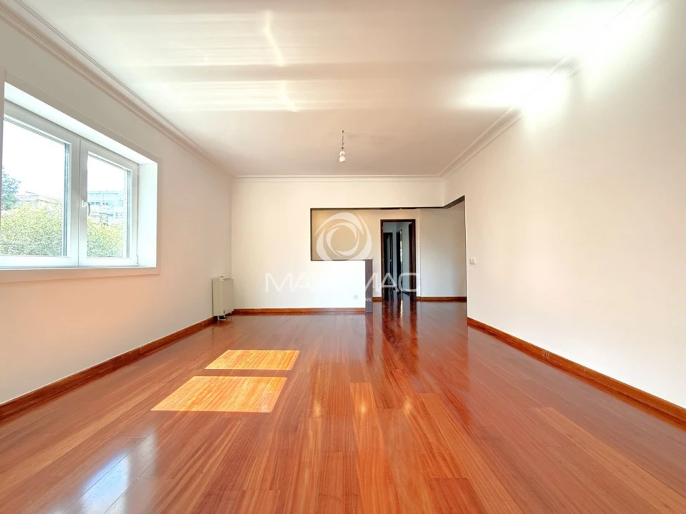 Apartamento T3 para Venda em Oliveira do Douro Foto 2