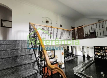 Moradia T6 para Venda em Outeiro Seco