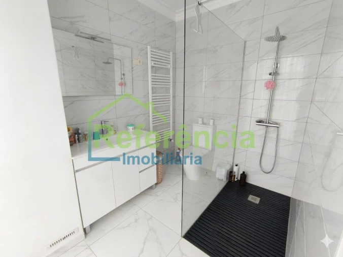 Moradia T6 para Venda em Outeiro Seco Foto 7