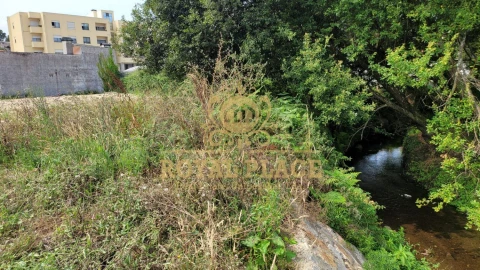 Terreno para Venda em Santa Maria de Lamas