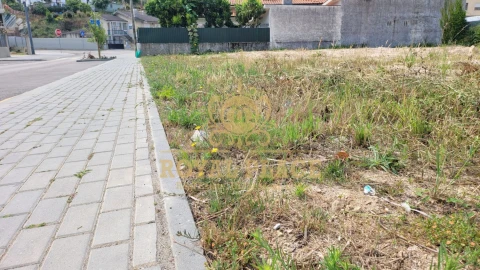 Terreno para Venda em Santa Maria de Lamas