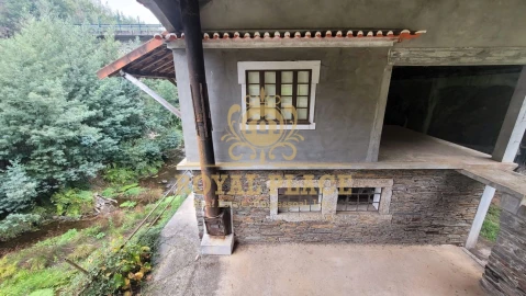 Quinta T0 para Venda em Sobrado e Bairros