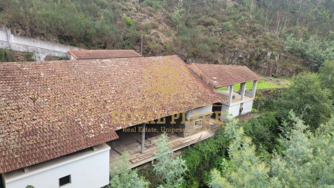 Quinta T0 para Venda em Sobrado e Bairros