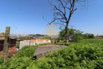 Moradia T10 para Venda em Oliveira do Douro