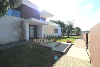 Moradia T10 para Venda em São Miguel do Souto e Mosteirô