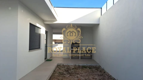 Moradia T3 para Venda em Santa Maria da Feira, Travanca, Sanfins e Espargo