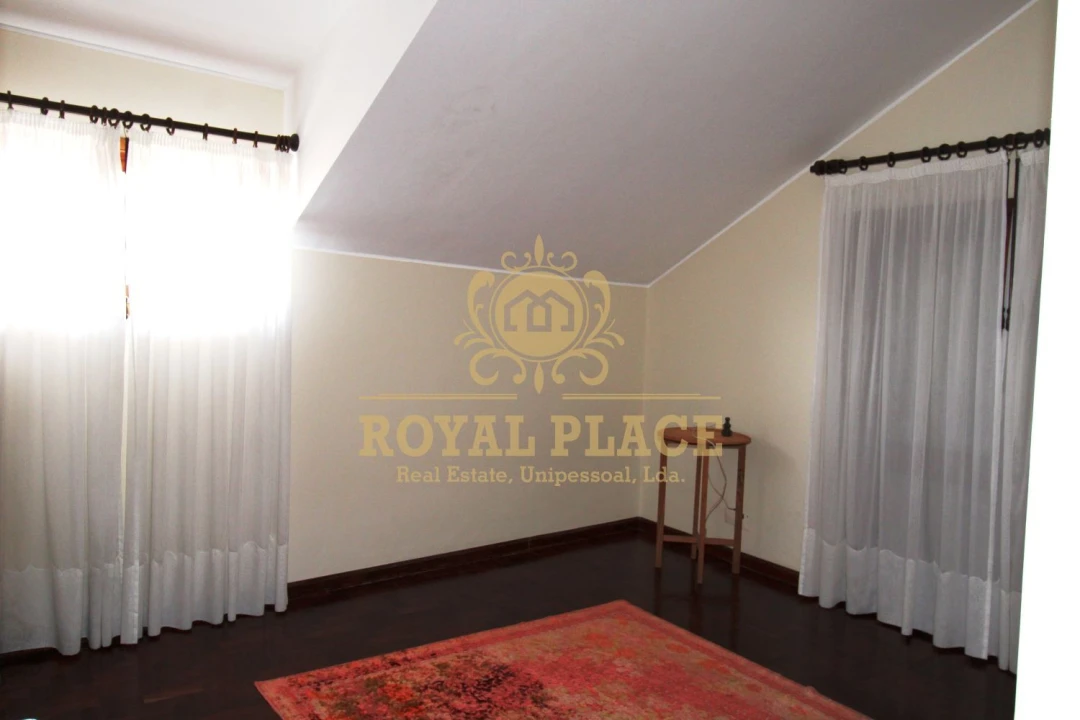 Apartamento T9 para Venda em Paços de Brandão Foto 11