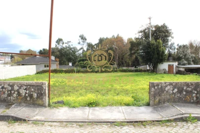 Terreno para Venda em Paços de Brandão