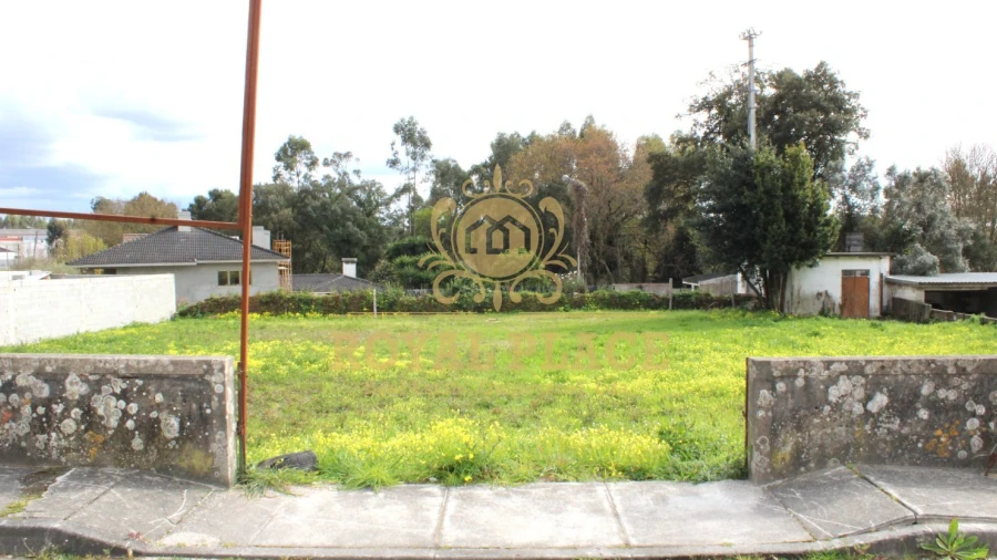 Terreno para Venda em Paços de Brandão
