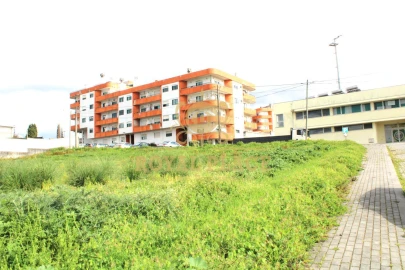 Terreno para Venda em Paços de Brandão