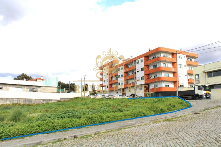 Terreno para Venda em Paços de Brandão Foto 3