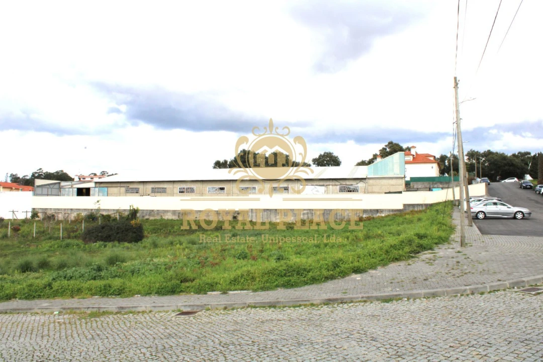 Terreno para Venda em Paços de Brandão Foto 2