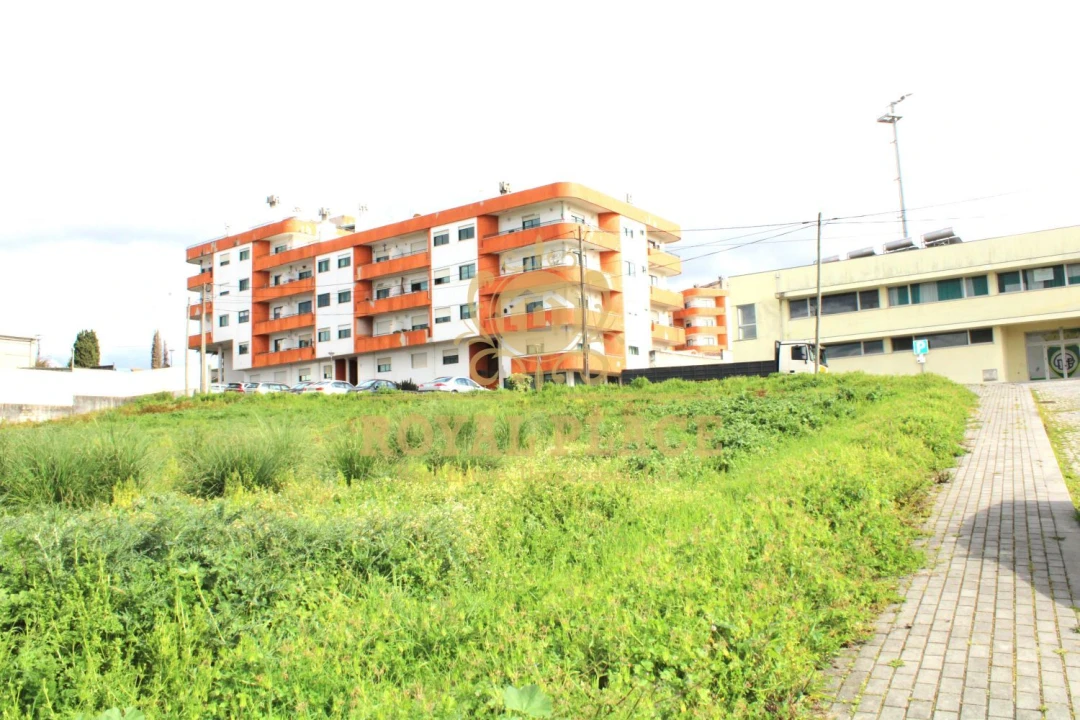 Terreno para Venda em Paços de Brandão Foto 4