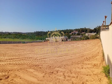 Terreno para Venda em Paços de Brandão