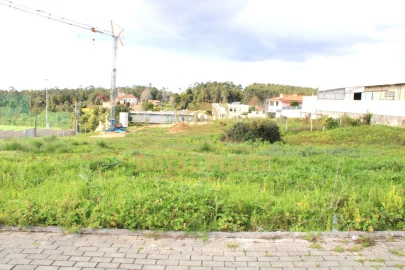 Terreno para Venda em Paços de Brandão