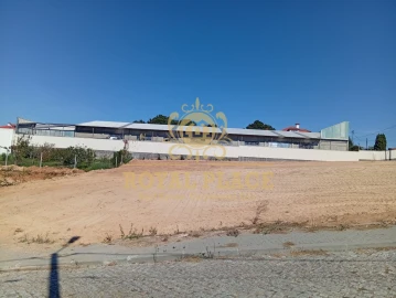 Terreno para Venda em Paços de Brandão
