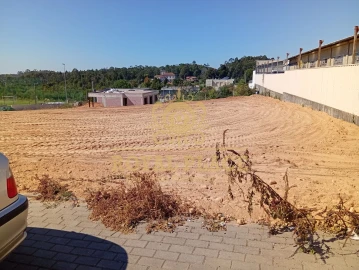 Terreno para Venda em Paços de Brandão