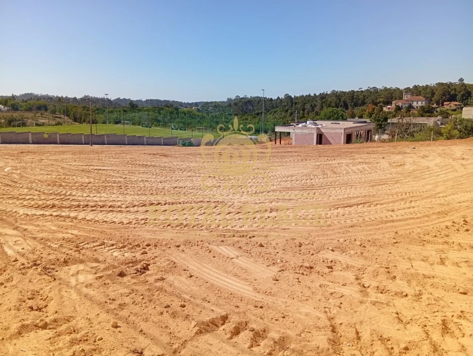 Terreno para Venda em Paços de Brandão Foto 3