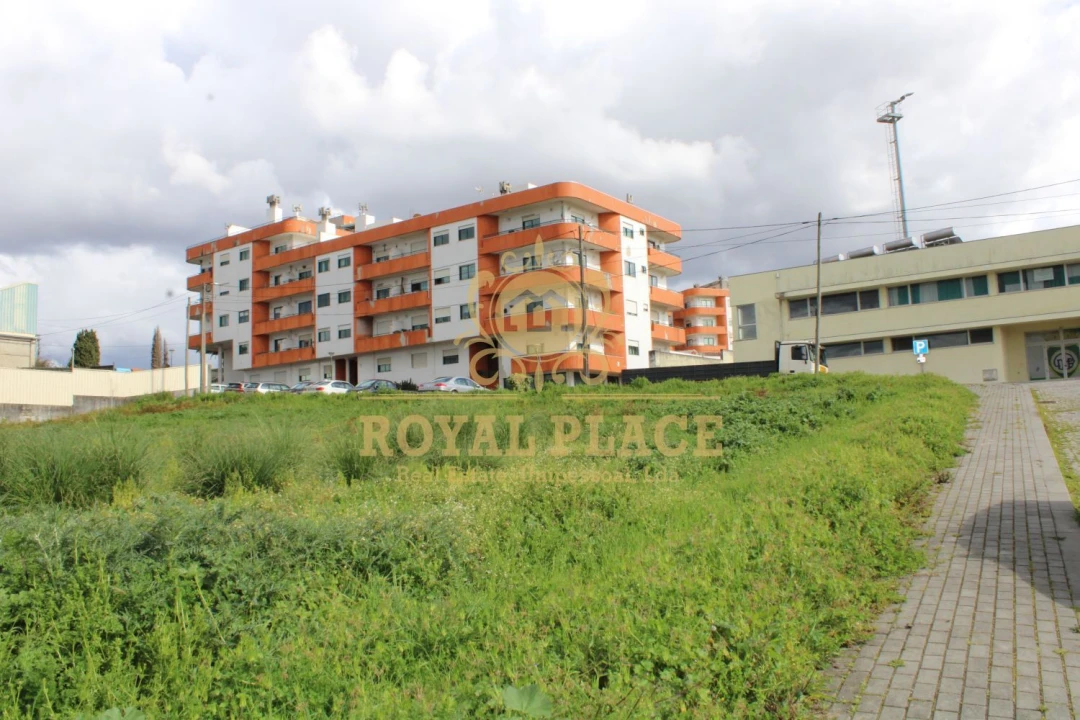 Terreno para Venda em Paços de Brandão Foto 3