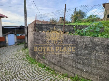 Moradia T2 para Venda em Sobrado e Bairros