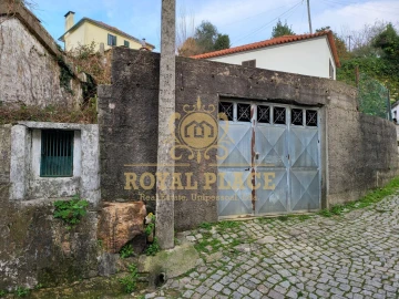 Moradia T2 para Venda em Sobrado e Bairros