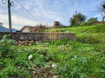 Moradia T2 para Venda em Sobrado e Bairros