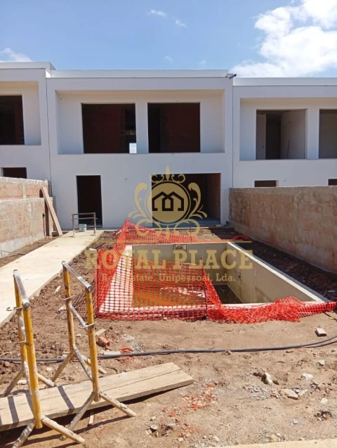 Moradia T3 para Venda em Santa Maria de Lamas