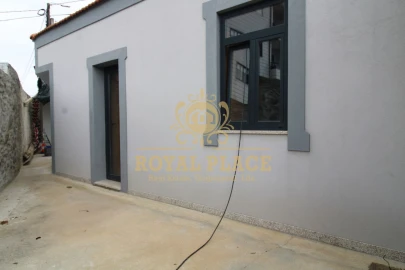 Moradia T2 para Venda em Santa Maria de Lamas