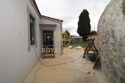 Moradia T2 para Venda em Santa Maria de Lamas